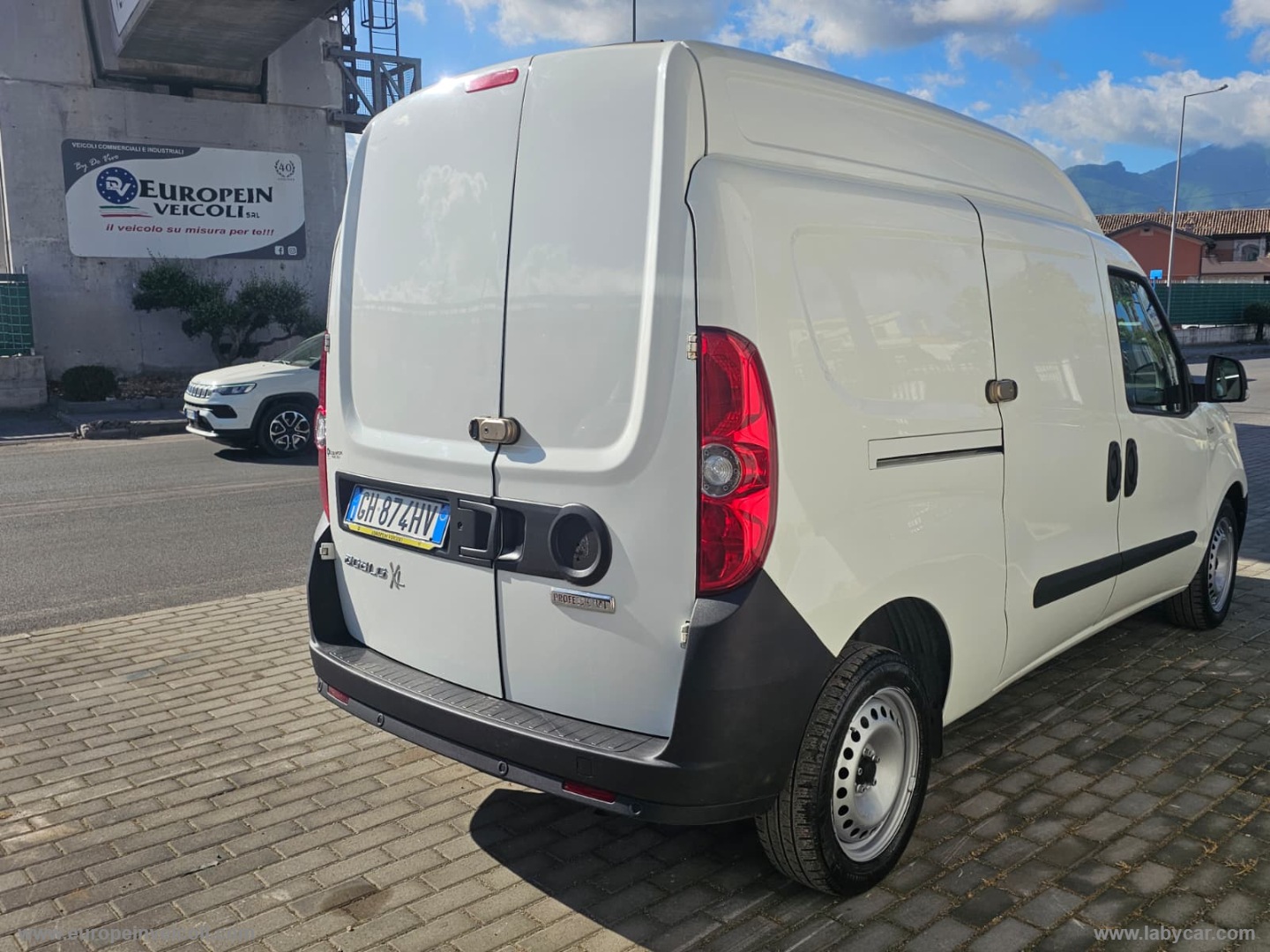 Doblò 1.6 MJT 105 PL-TA Cargo MaxiXL Bus FIAT DOBLO' - immagine 2
