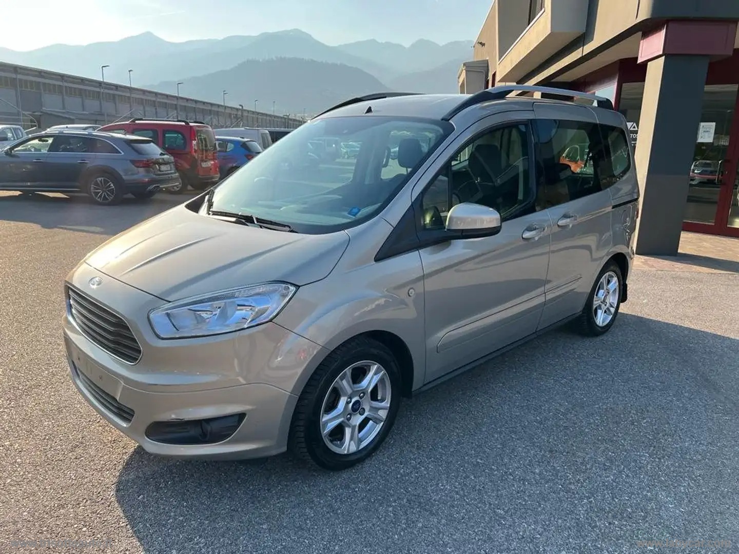 Tourneo Courier 1.0 EcoBoost 100 CV CON GANCIO TRAINO - immagine 2