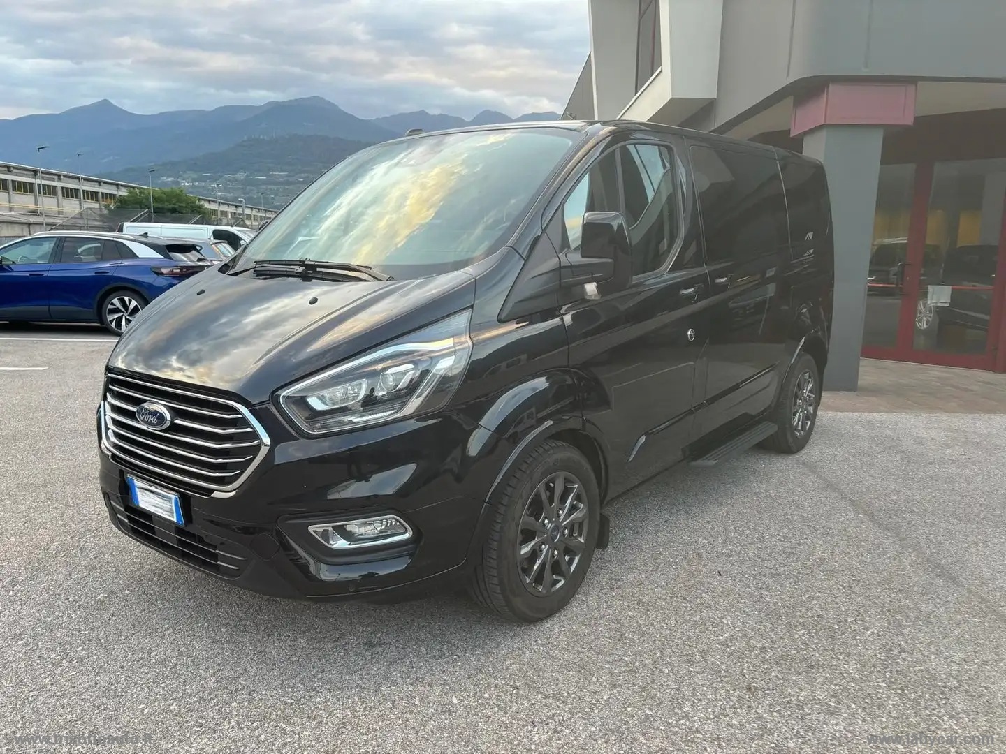 Tourneo Custom 320 2.0 EcoB 185CV MHEV 8 POSTI - immagine 2