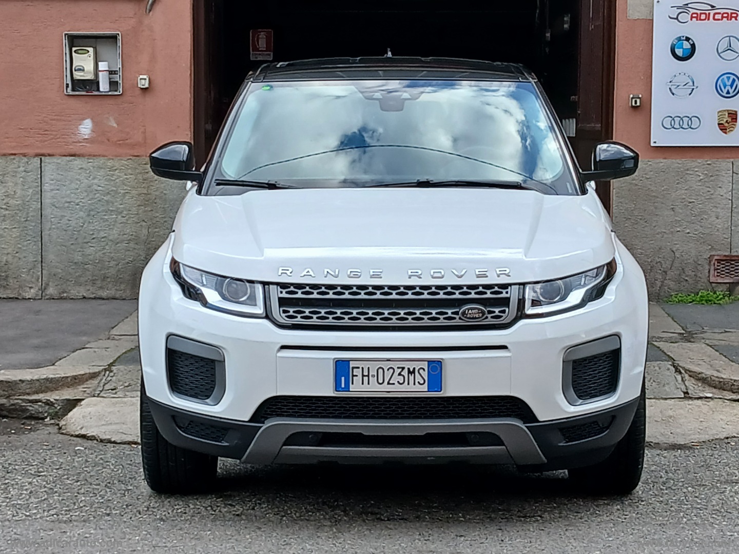 RR Evoque 2.0 TD4 150 CV 5p. - immagine 2