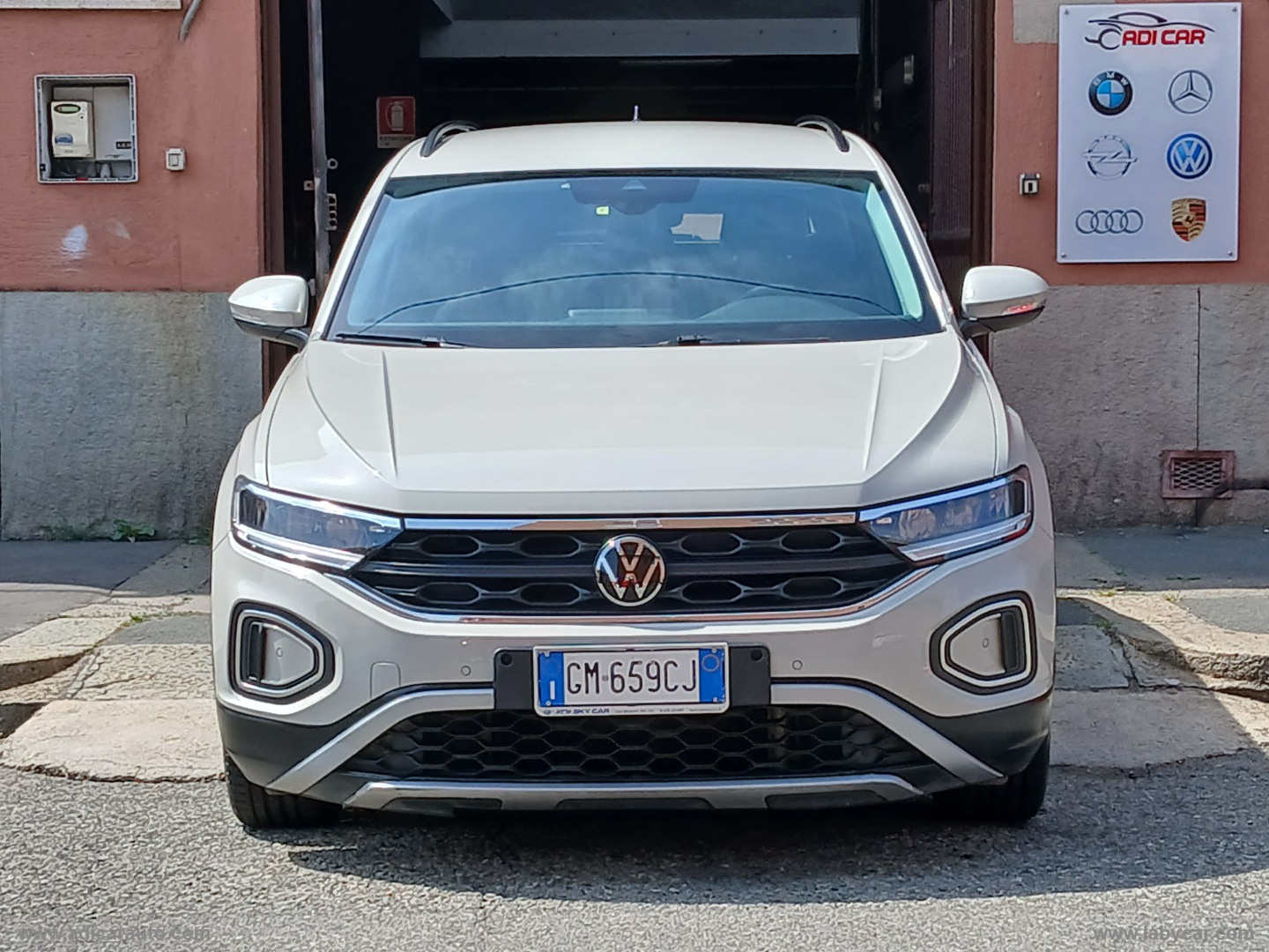 T-Roc 2.0 TDI SCR Life - immagine 2