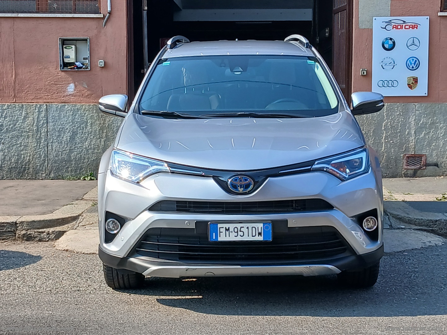 RAV4 2.5 Hybrid 2WD Lounge - immagine 2