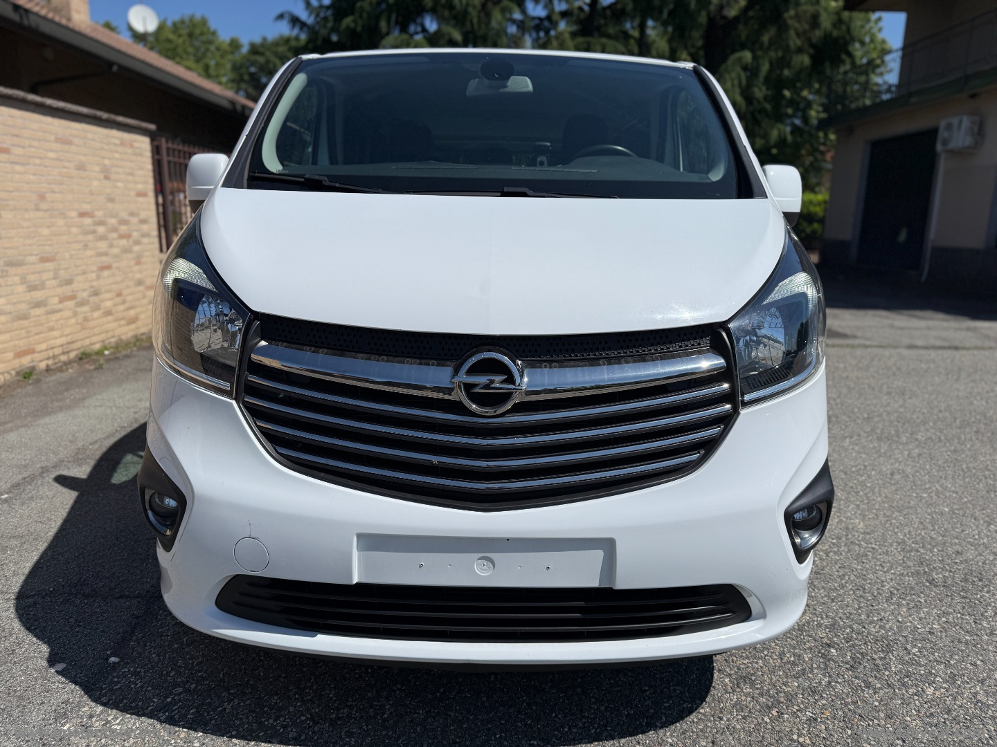 Vivaro 29 1.6 BiT.145 EcoF. PC-TN PASSO LUNGO - immagine 2