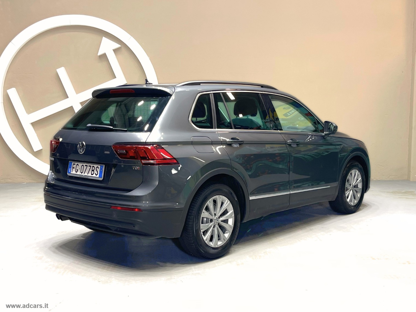 Tiguan 1.6 TDI Style BMT *BOOK SERVICE VW*1 PROPR.* - immagine 2