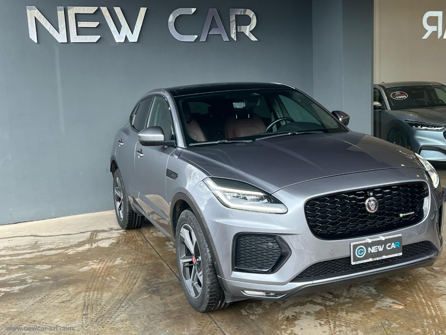 E-Pace 2.0D I4 163 CV AWD Auto - immagine 2