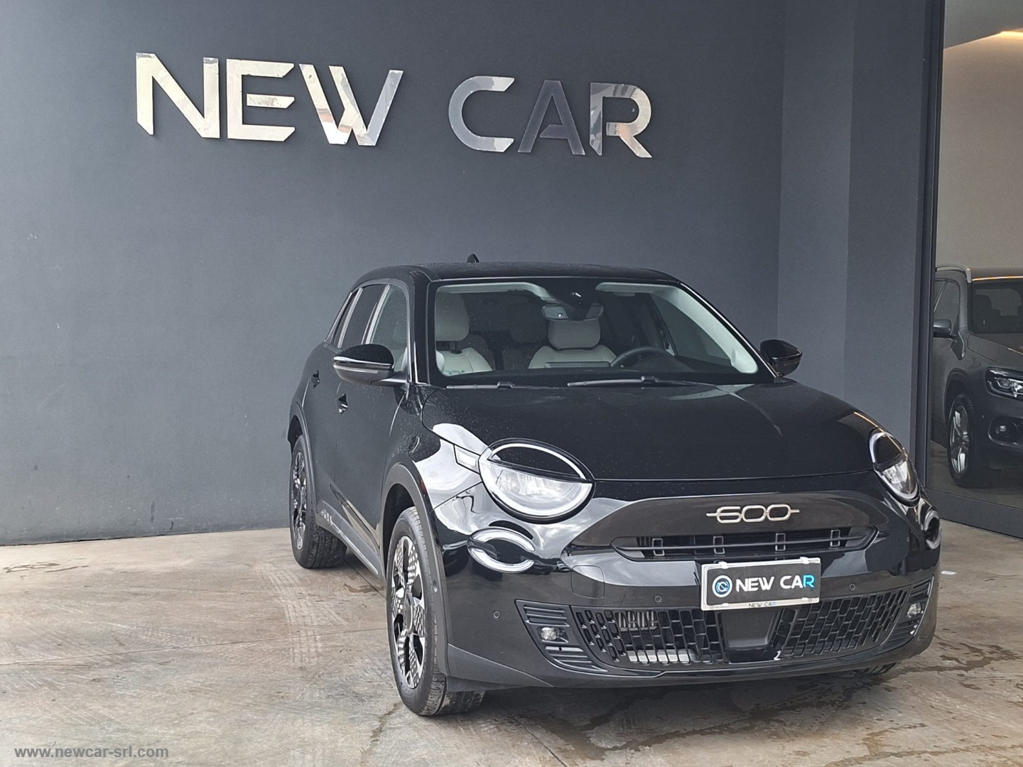 600 Hybrid 110 CV DCT MHEV Business - immagine 2