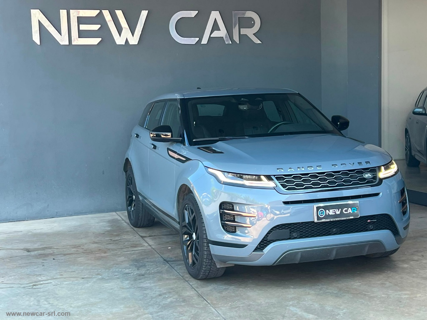 RR Evoque 2.0D I4 163 CV AWD Auto R-D.SE - immagine 2
