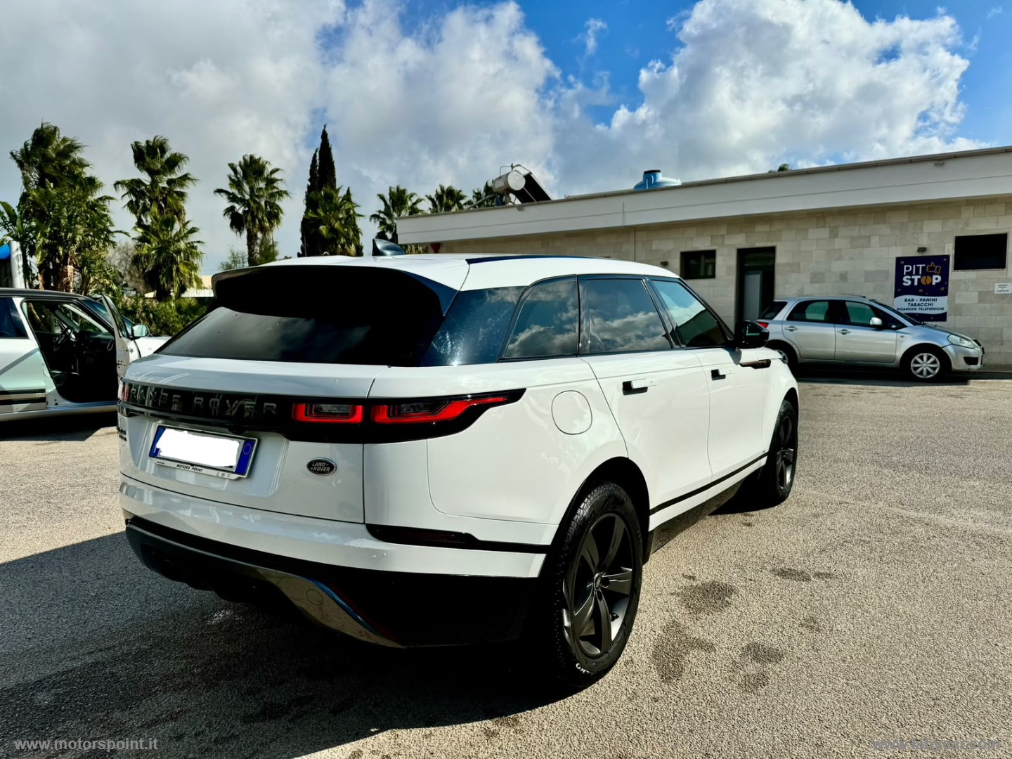 RR Velar 2.0D I4 180 CV R-DYNAMIC S - immagine 2