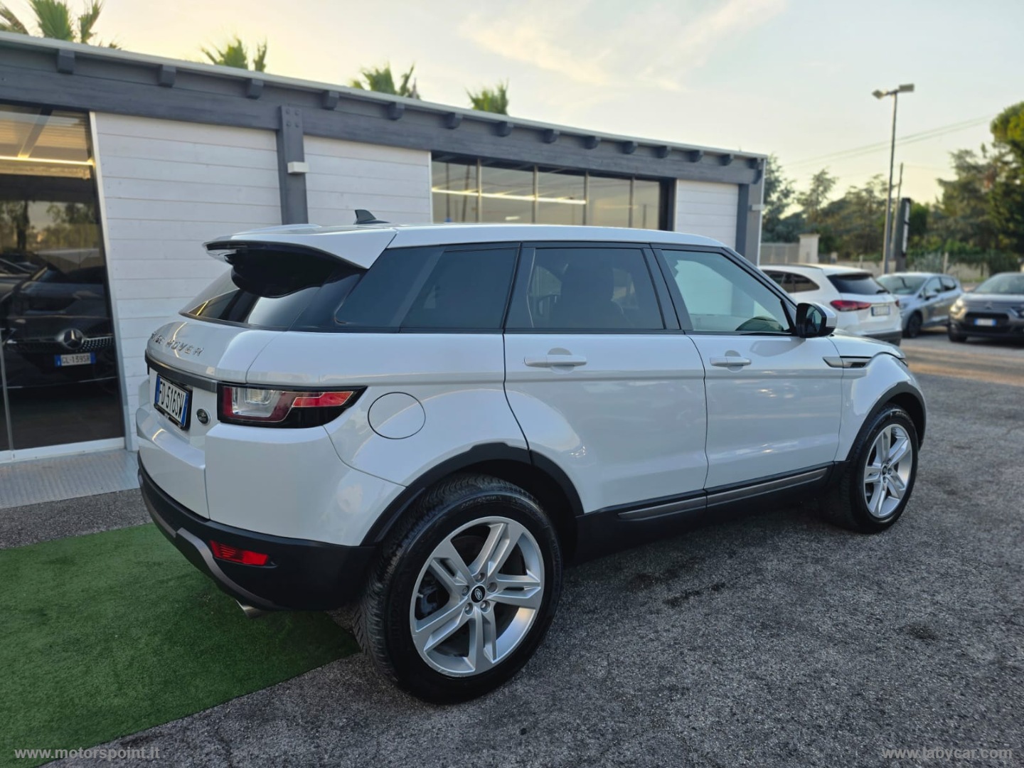 RR Evoque 2.0 TD4 150 CV 5p. Bs Ed. SE - immagine 2