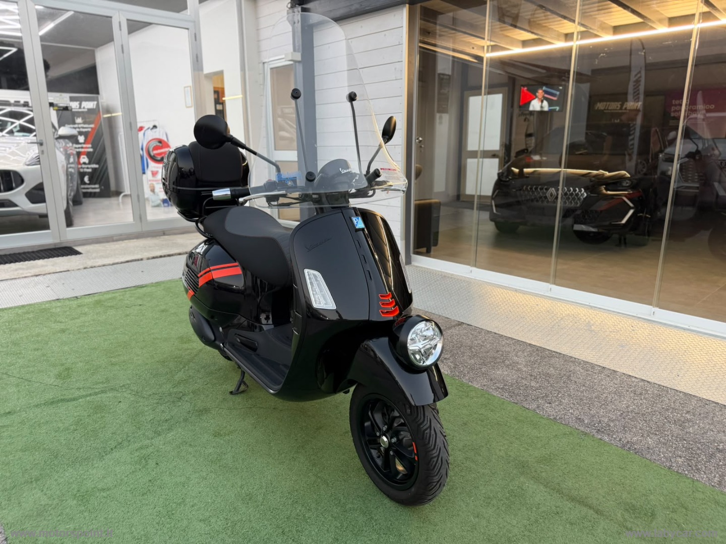 Vespa 300 GTV - immagine 2