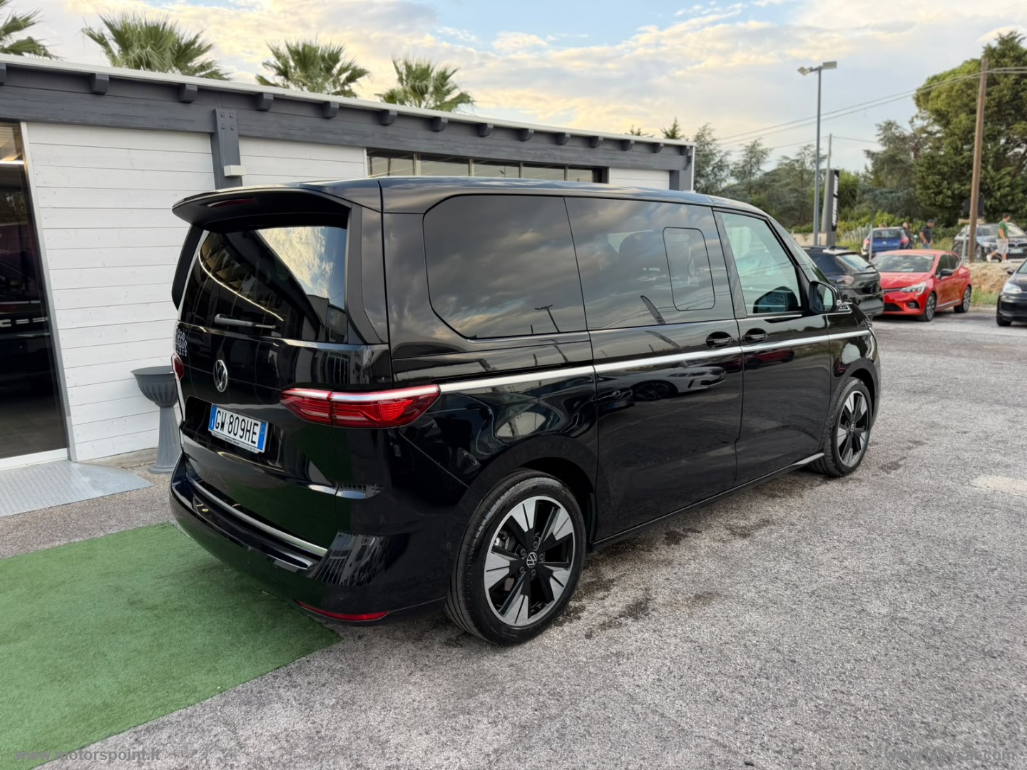 Multivan 2.0 TDI 150CV DSG Style Lungo GARANZIA E TAGLAINDI PAGATI FINO AL 2030 - immagine 2