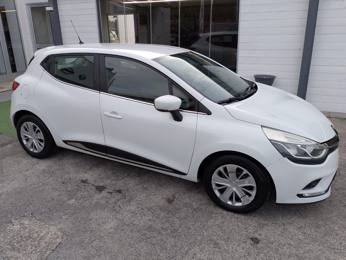Clio dCi 8V 75 CV S&S 5p. Energy Zen - immagine 2