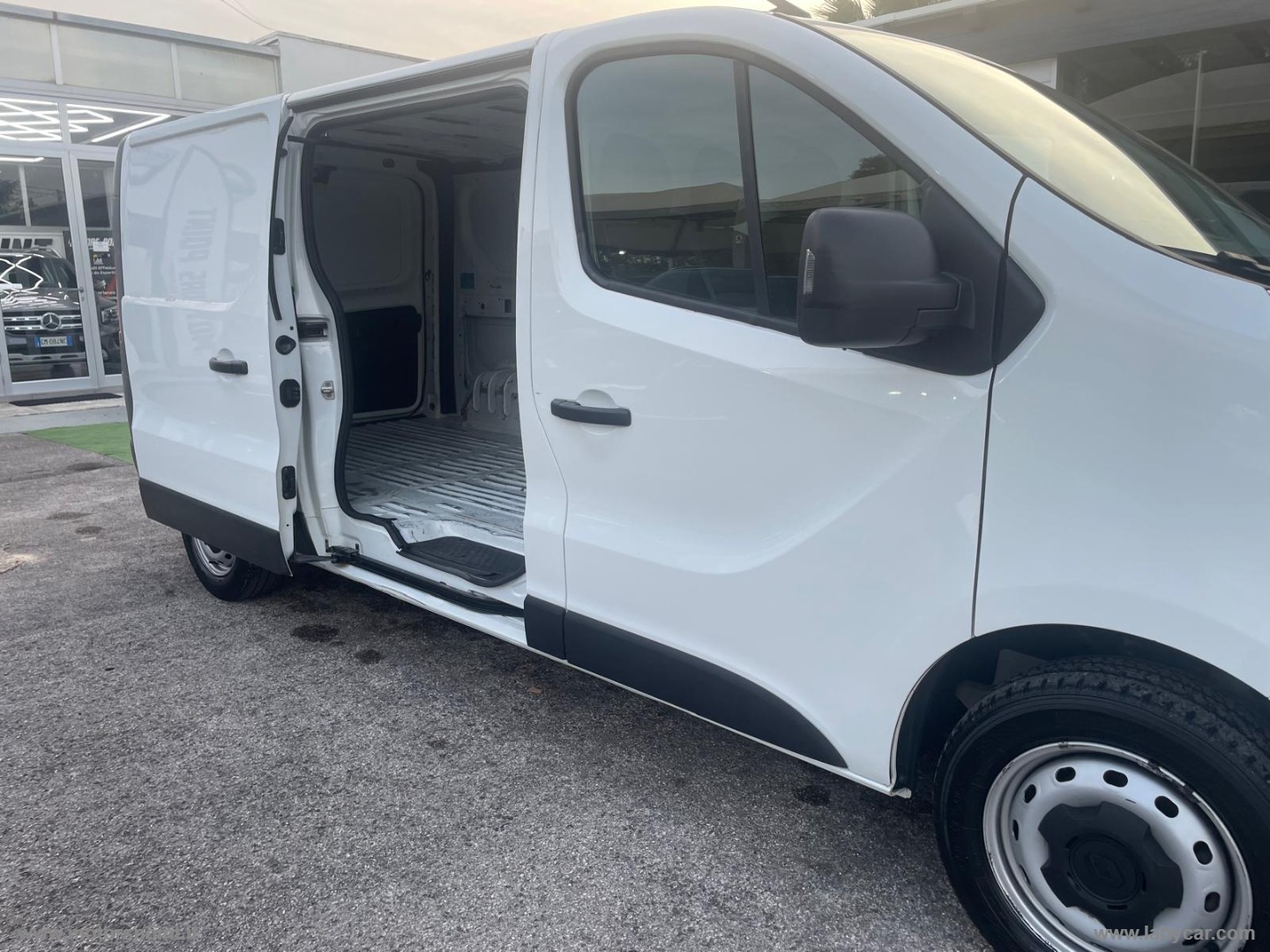 Trafic T29 dCi130 PC-TN Furgone Start IVA ESCLUSA - immagine 2