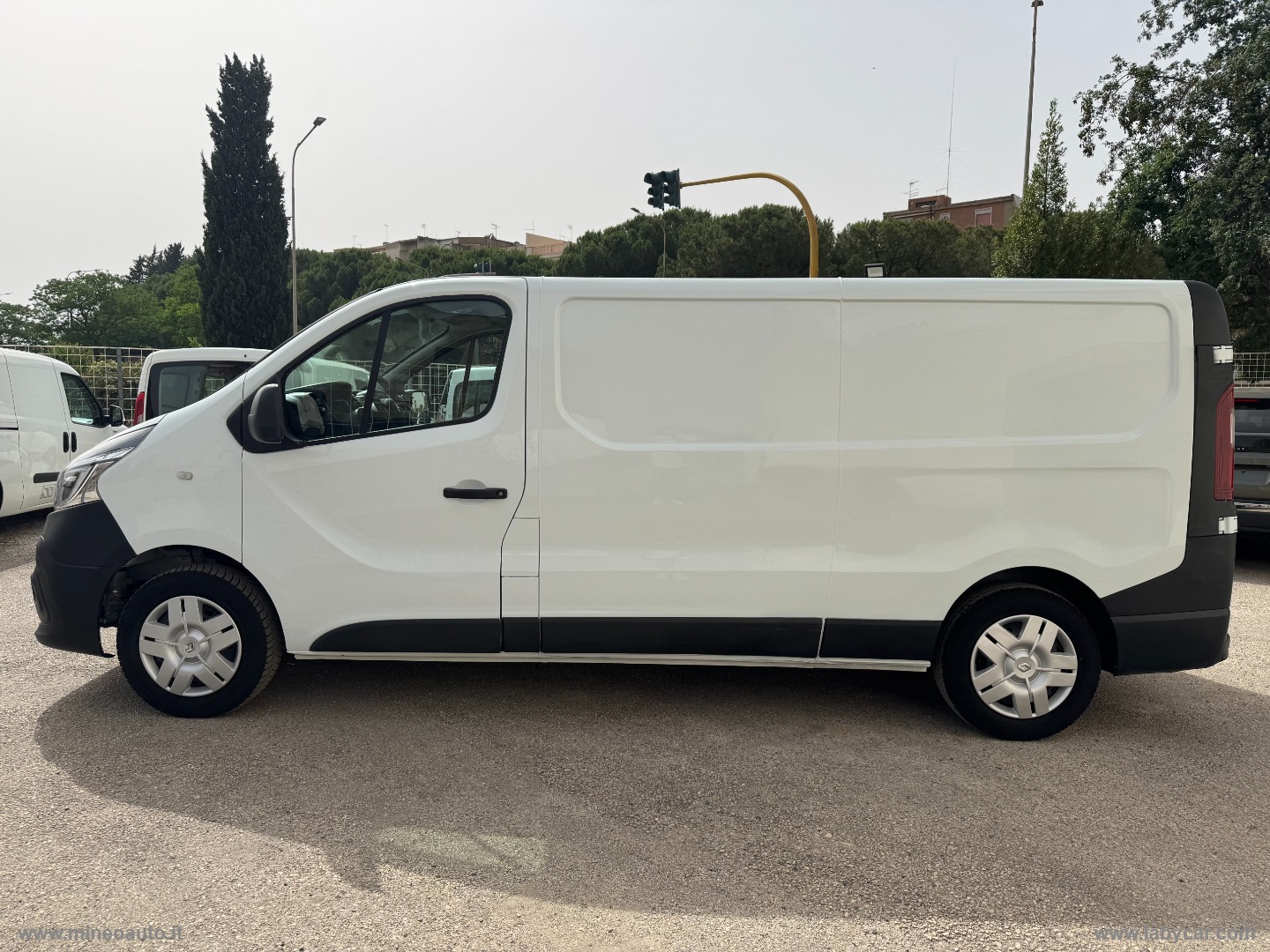 Vivaro 2.0dCi 120CV Furgone Ice anno 2020 - immagine 2