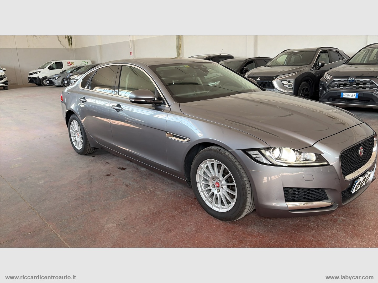 XF 2.0 D 180 CV AWD aut. Prestige - immagine 2