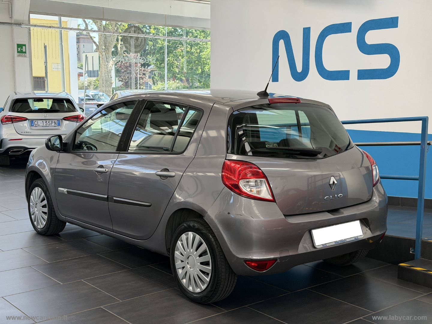 Clio 1.2 5p. Luxe NEOPATENTATI - immagine 2