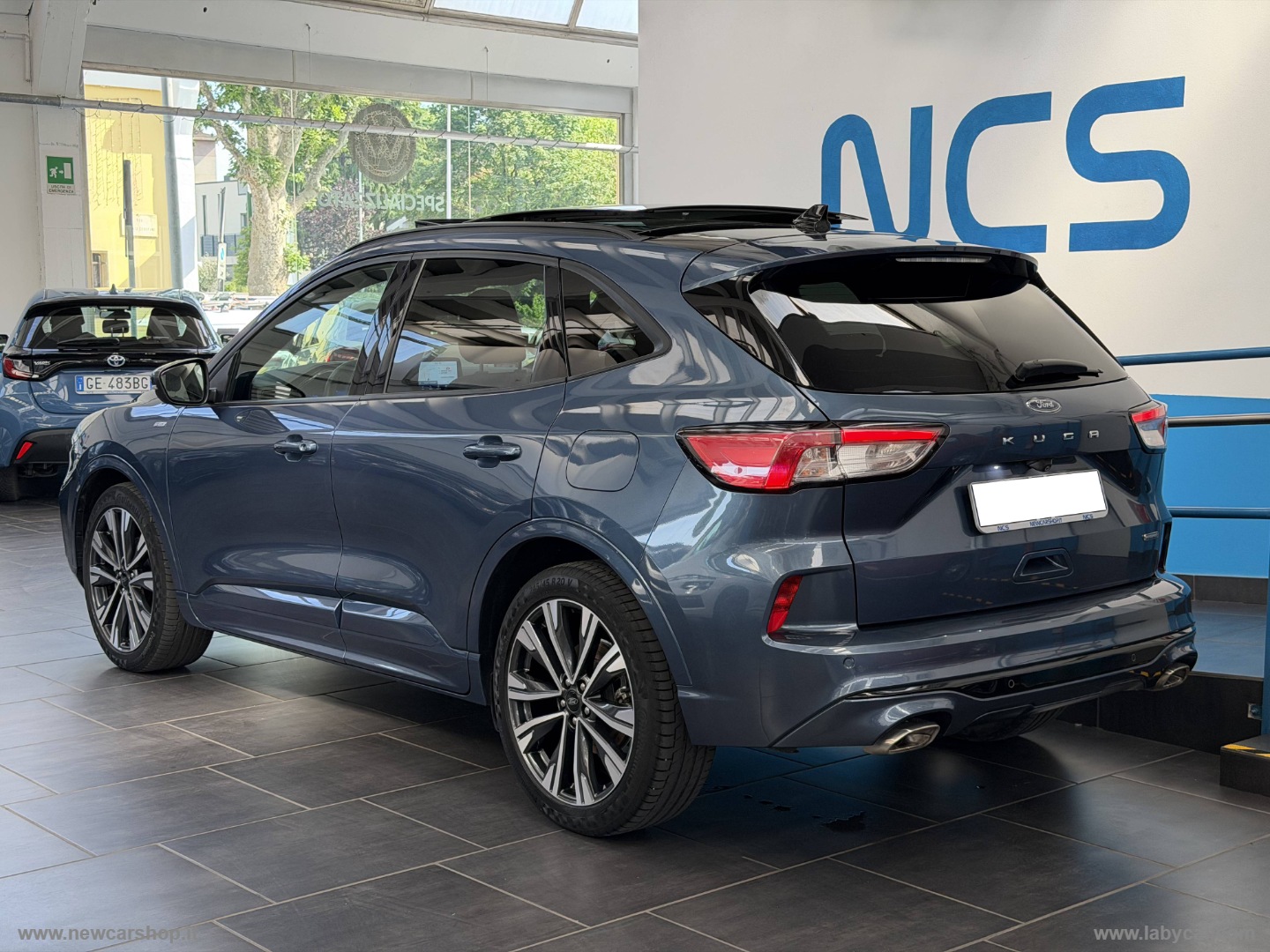 Kuga 2.5 Full Hybrid 190 CVT 2WD ST-Line - immagine 2