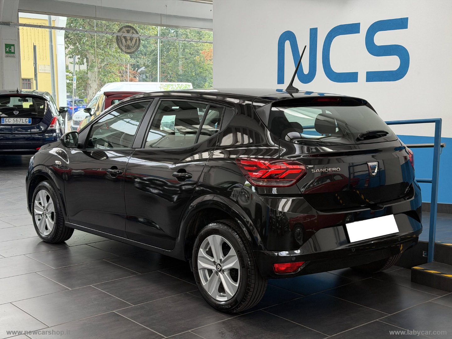 Sandero Streetway 1.0 SCe 65 CV Comfort NEOPATENTATI - immagine 2