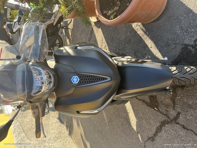 BEVERLY 300 S M.Y - immagine 2