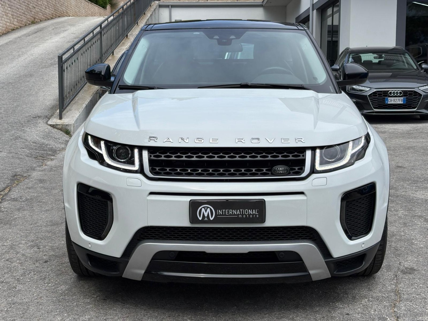 RR Evoque 2.0 TD4 180CV 5p. SE Dynamic MOTORE NUOVO CON GARANZIA 12 MESI - immagine 2