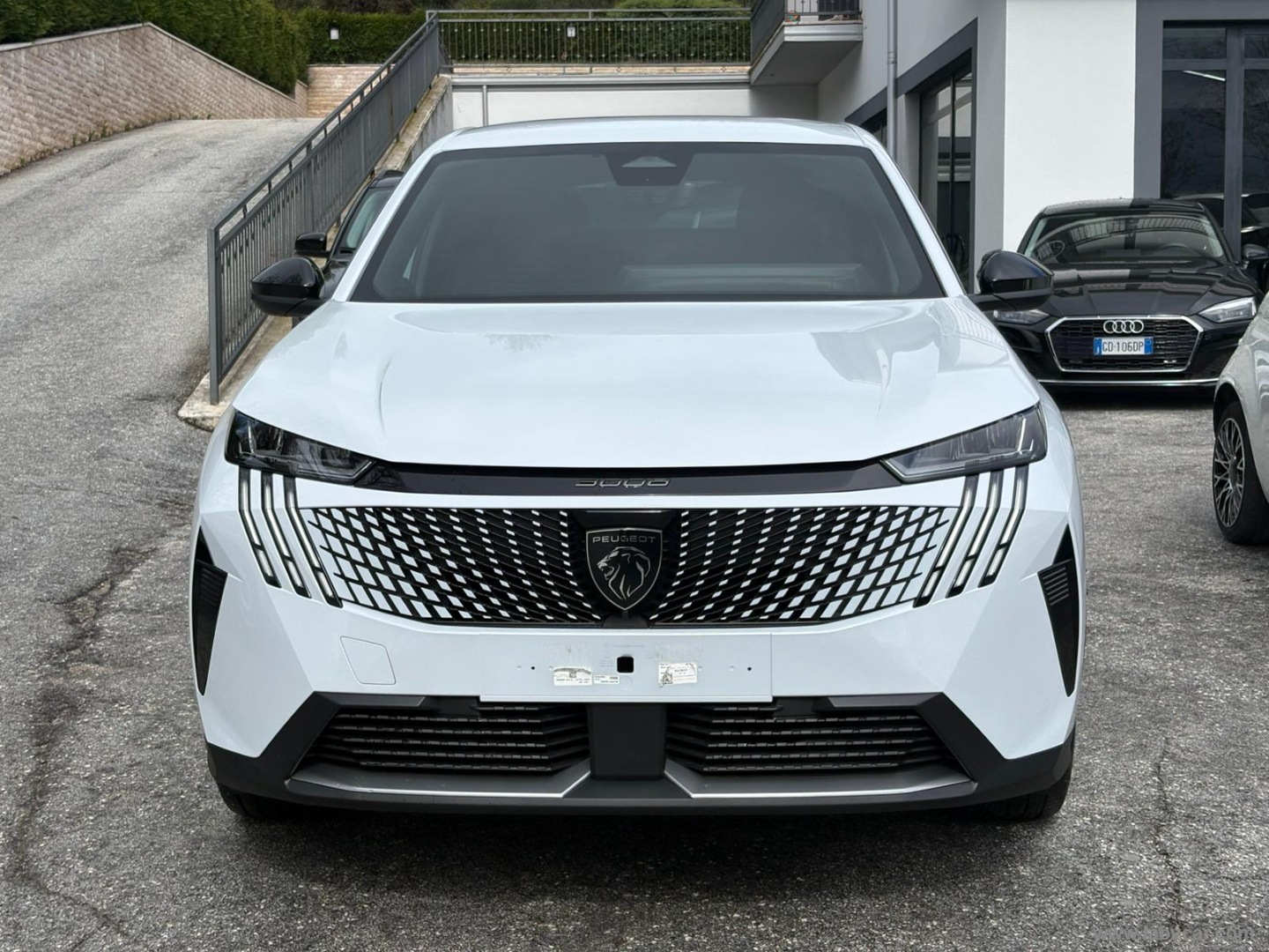 3008 Hybrid 136 e-DCS6 Allure - immagine 2