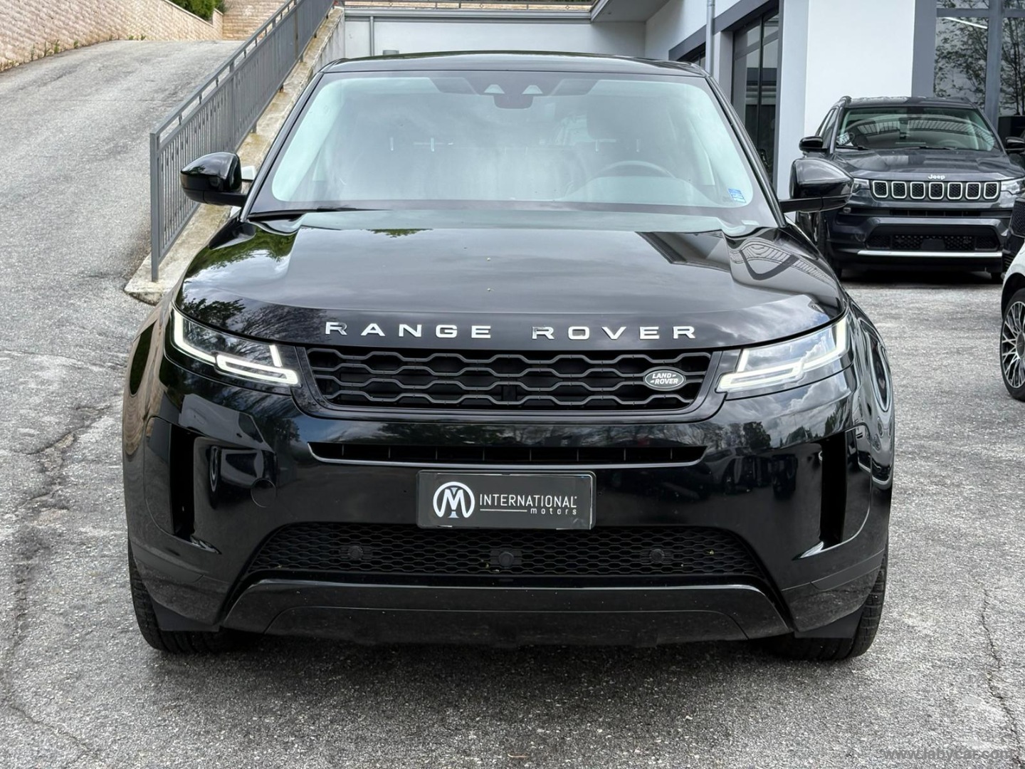 RR Evoque 2.0D L.Flw 150 AWD Auto SE - immagine 2