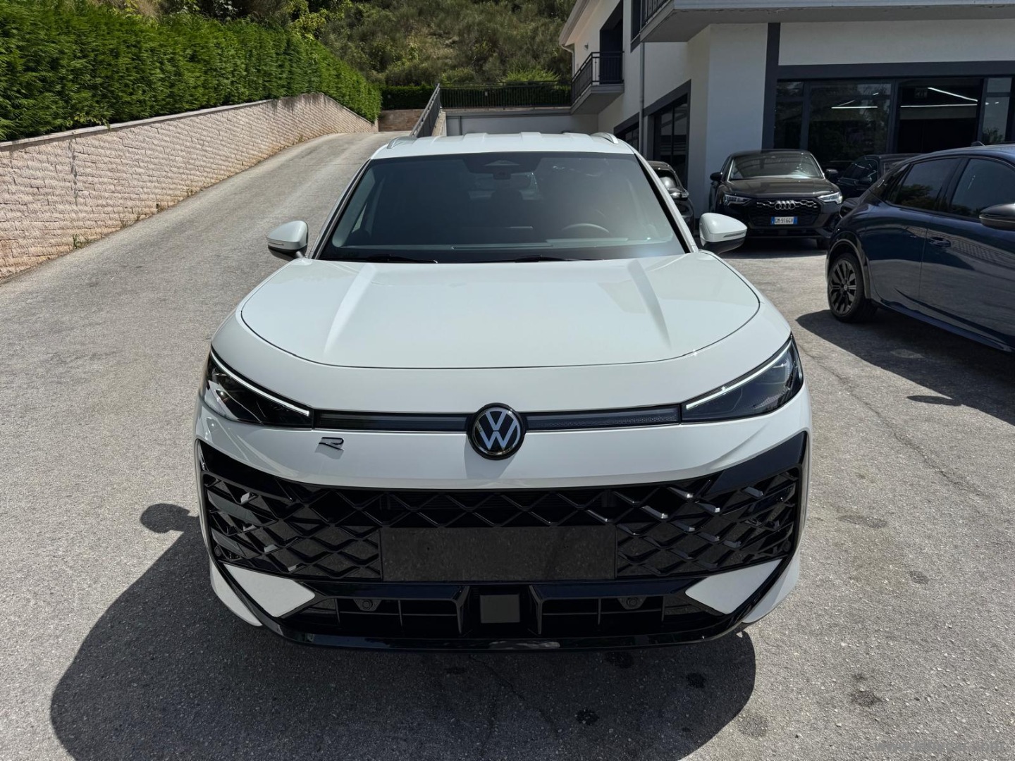 Volkswagen T-Roc 1.5 eTSI ACT 150 CV DSG R-Line - Immagine 2