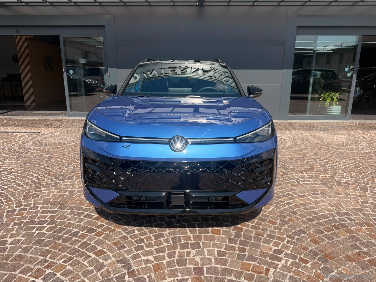 Volkswagen T-Roc 1.5 eTSI ACT 150 CV DSG R-Line - Immagine 2