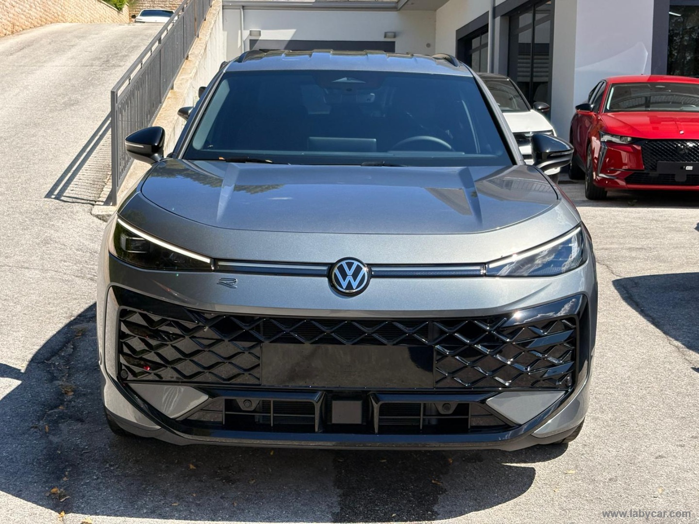 Volkswagen T-Roc 1.5 eTSI ACT 150 CV DSG R-Line - Immagine 2