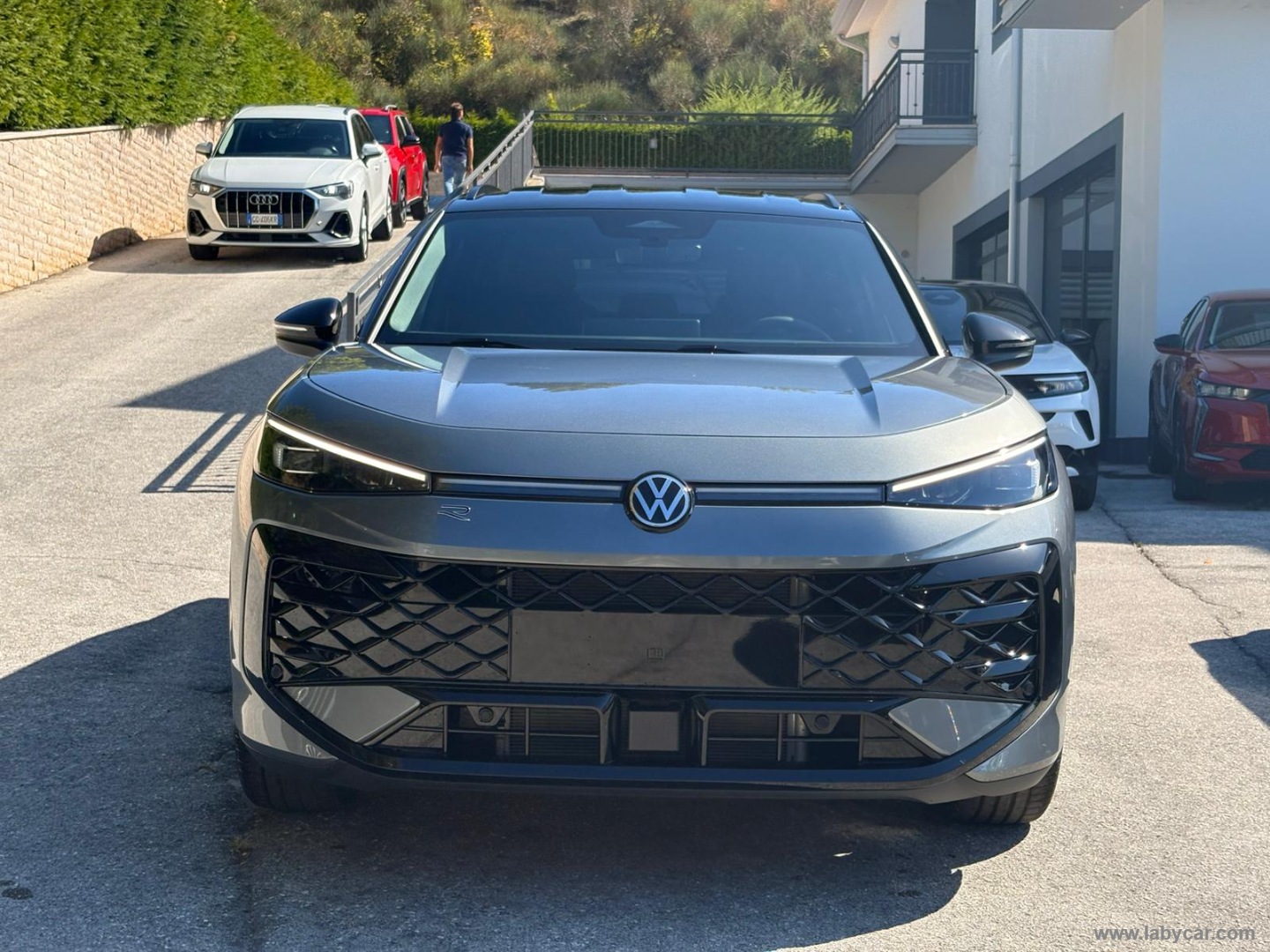 Volkswagen T-Roc 1.5 eTSI ACT 150 CV DSG R-Line - Immagine 2