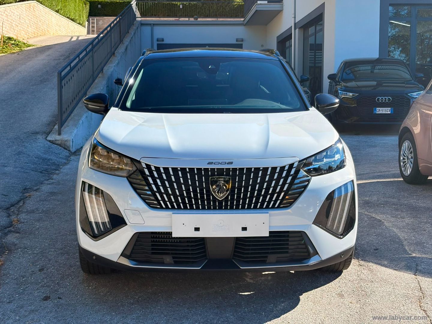 Peugeot 2008 PureTech 130 S&S EAT8 GT - Immagine 2