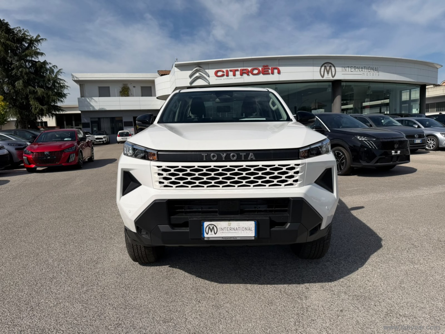 Toyota Hilux 2.8 D-4D 48V A/T 4WD DC Hilux - Immagine 2