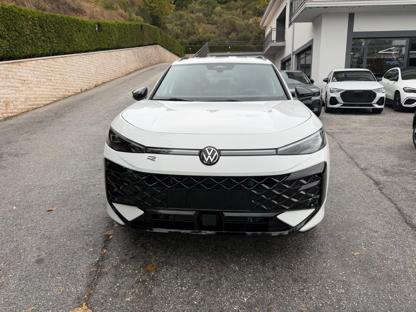 Volkswagen T-Roc 1.5 eTSI ACT 150 CV DSG R-Line - Immagine 2