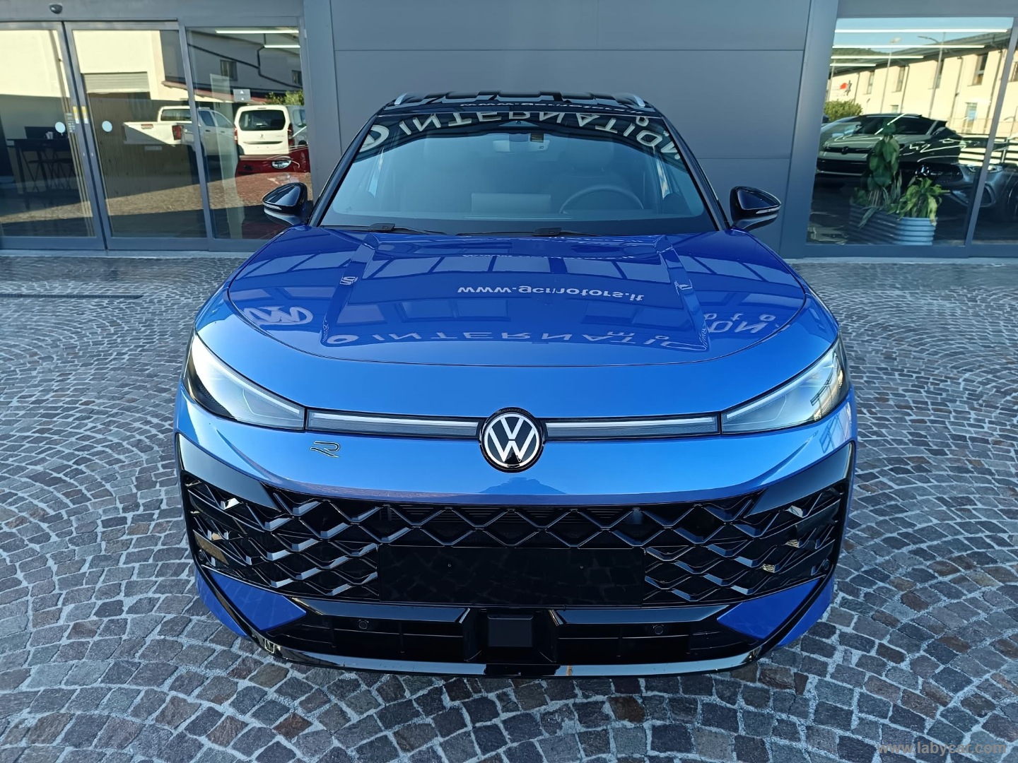 Volkswagen T-Roc 1.5 eTSI ACT 150 CV DSG R-Line - Immagine 2
