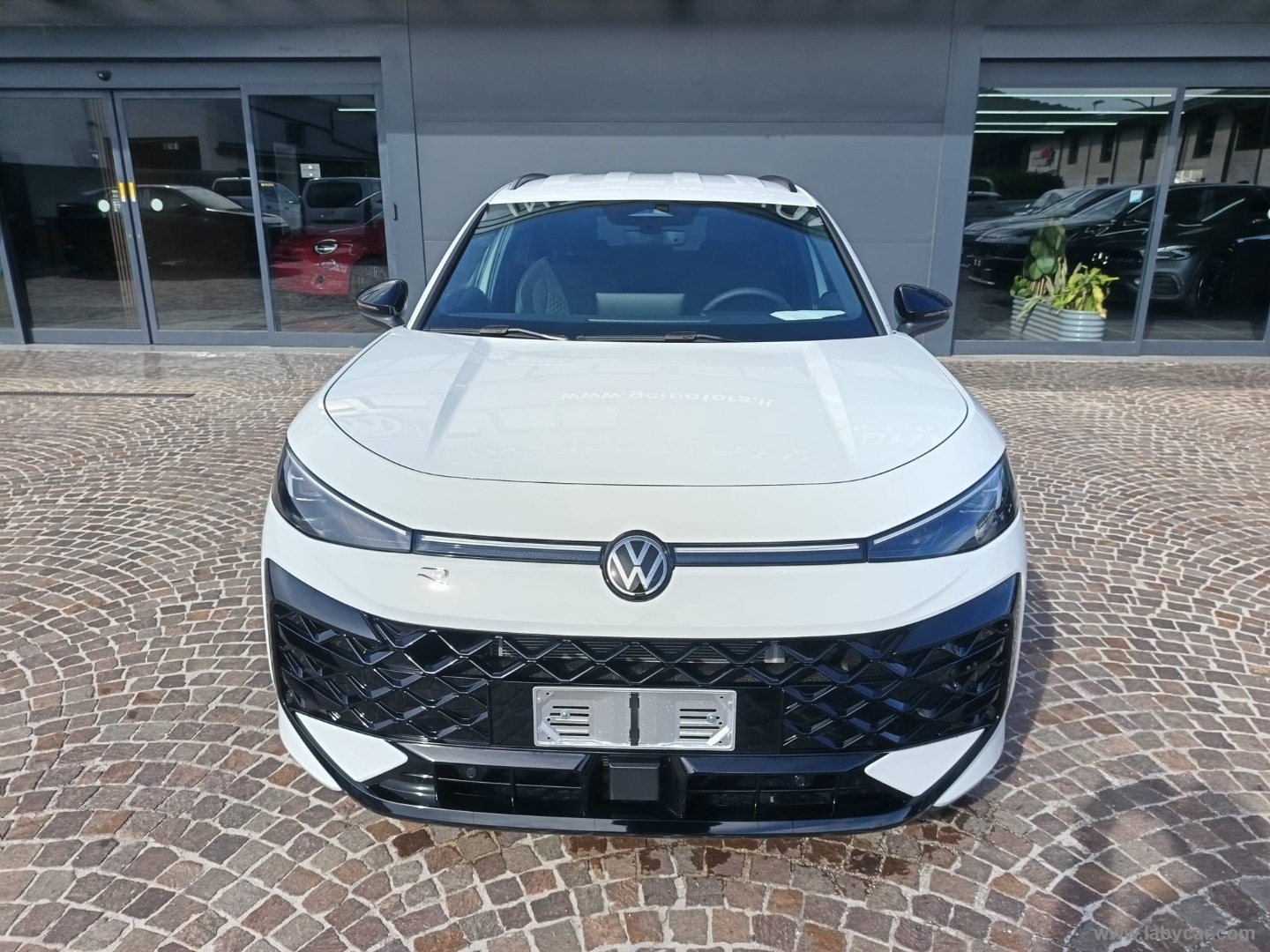 Volkswagen T-Roc 1.5 eTSI ACT 150 CV DSG R-Line - Immagine 2