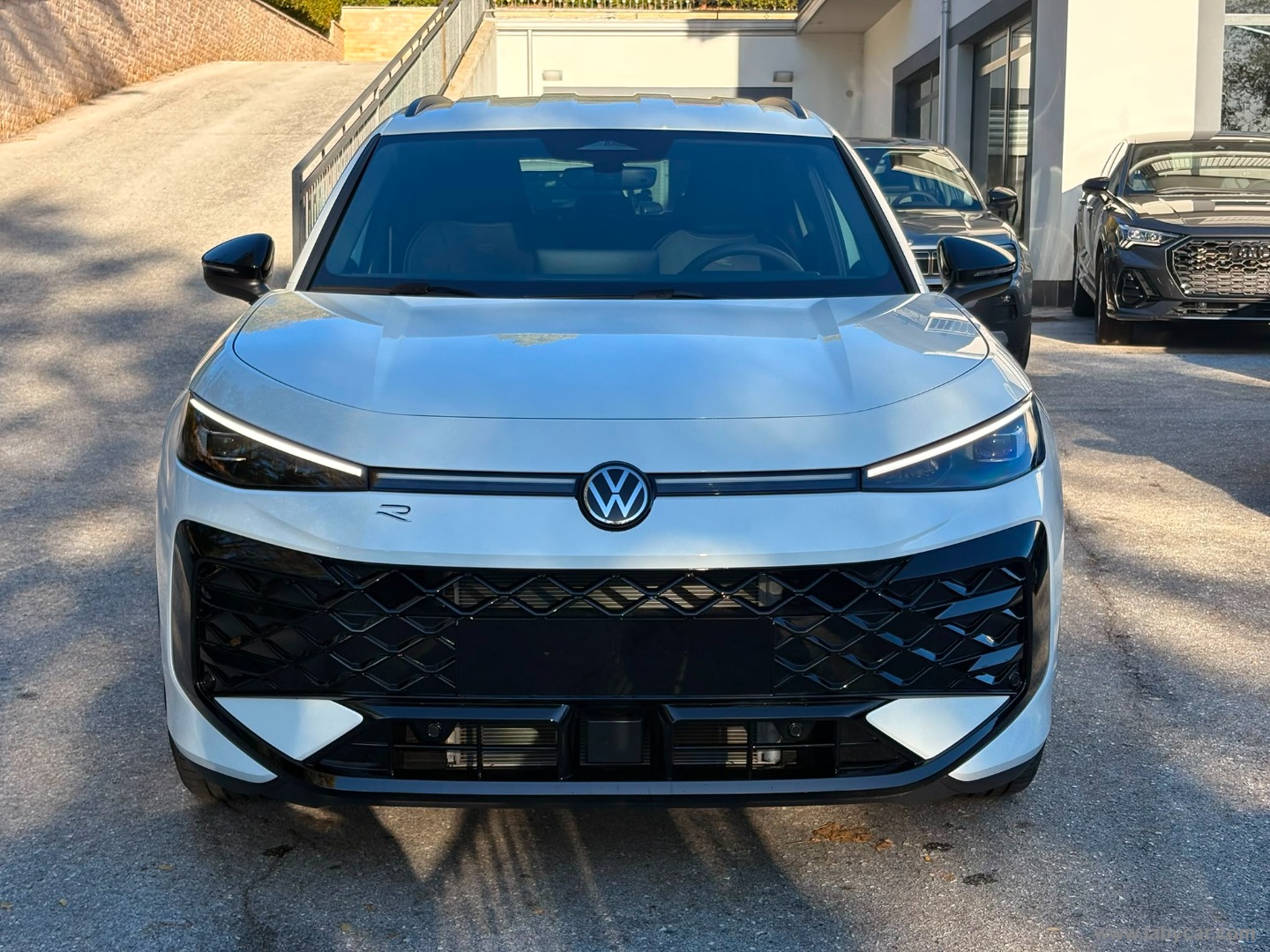 Volkswagen T-Roc 1.5 eTSI ACT 150 CV DSG R-Line - Immagine 2