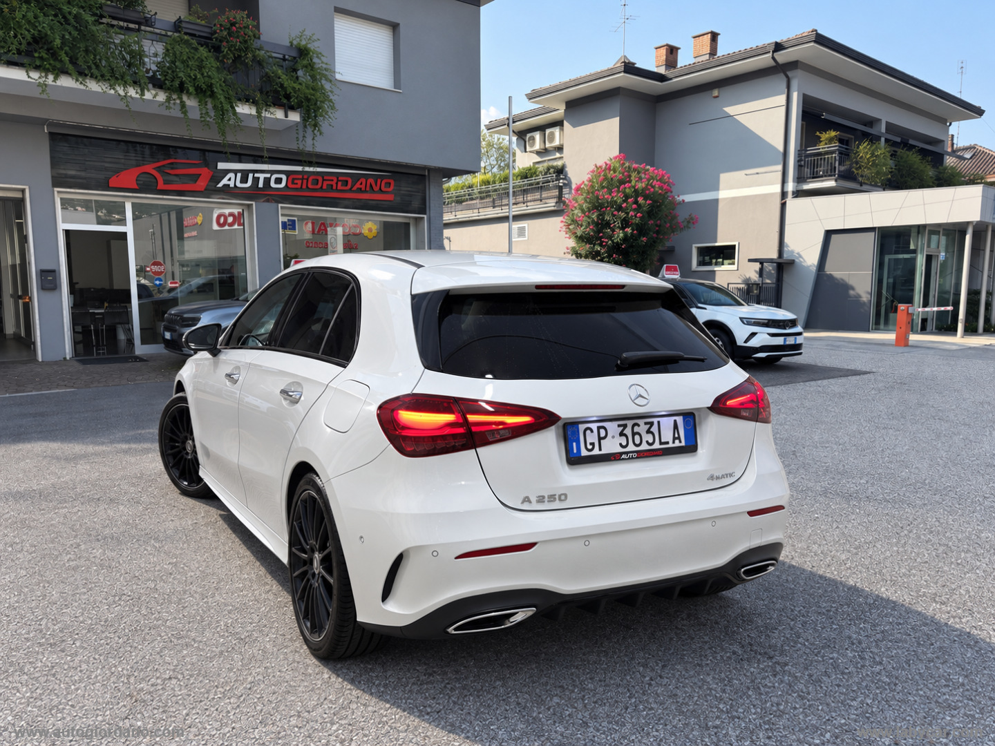 A 250 Aut. 4Matic 4p. Prem. Pl. AMG Line - immagine 2