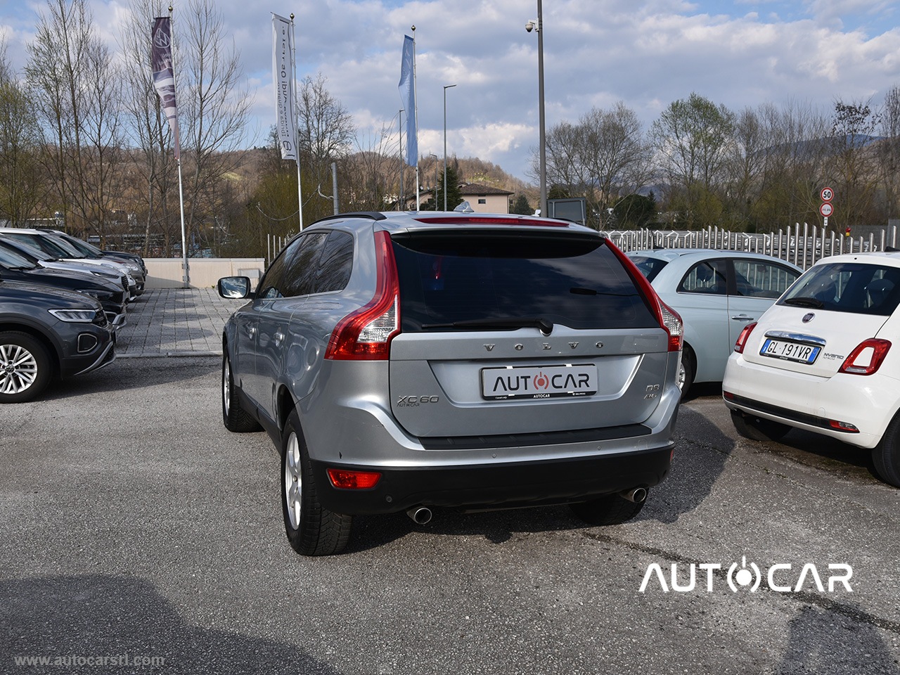 XC60 2.4D D3 AWD Geartronic Momentum - immagine 2