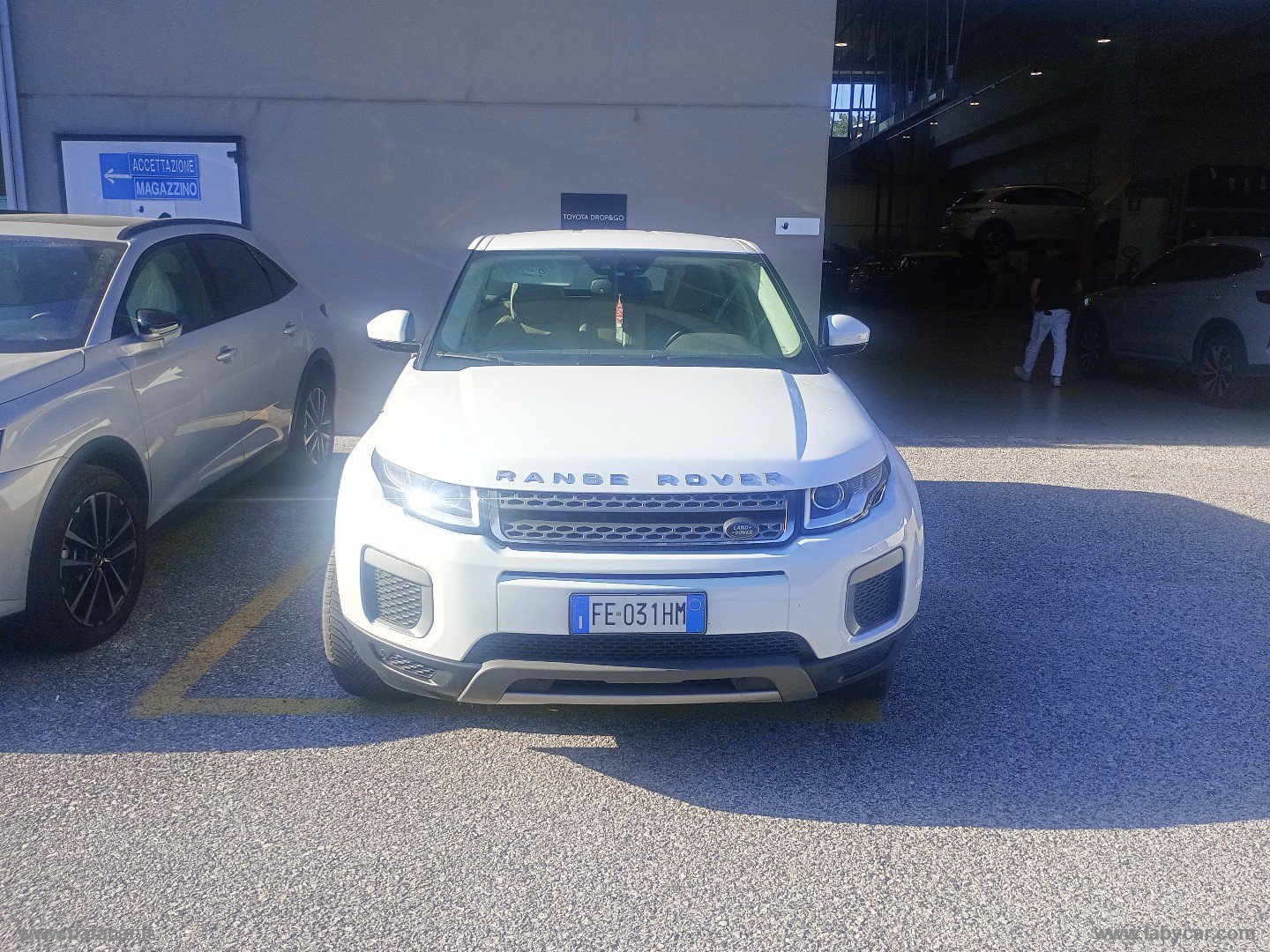 RR Evoque 2.0 TD4 150 CV 5p. Pure - immagine 2