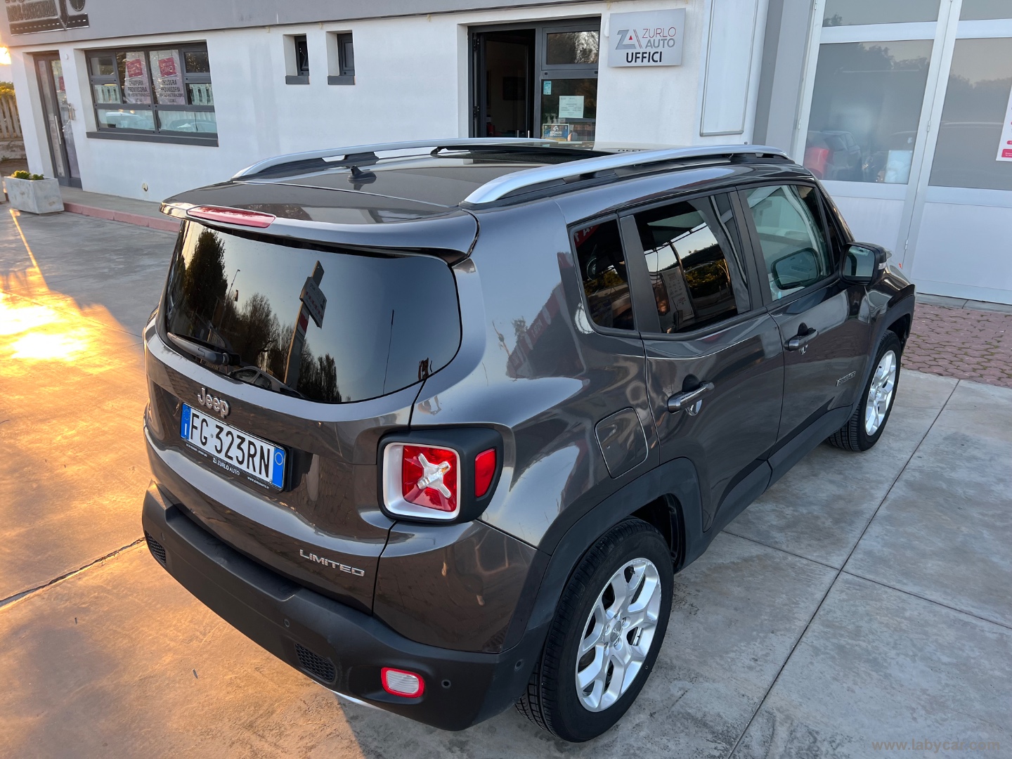 Renegade 1.6 Mjt 120CV Limited + TETTO APRIBILE - immagine 2