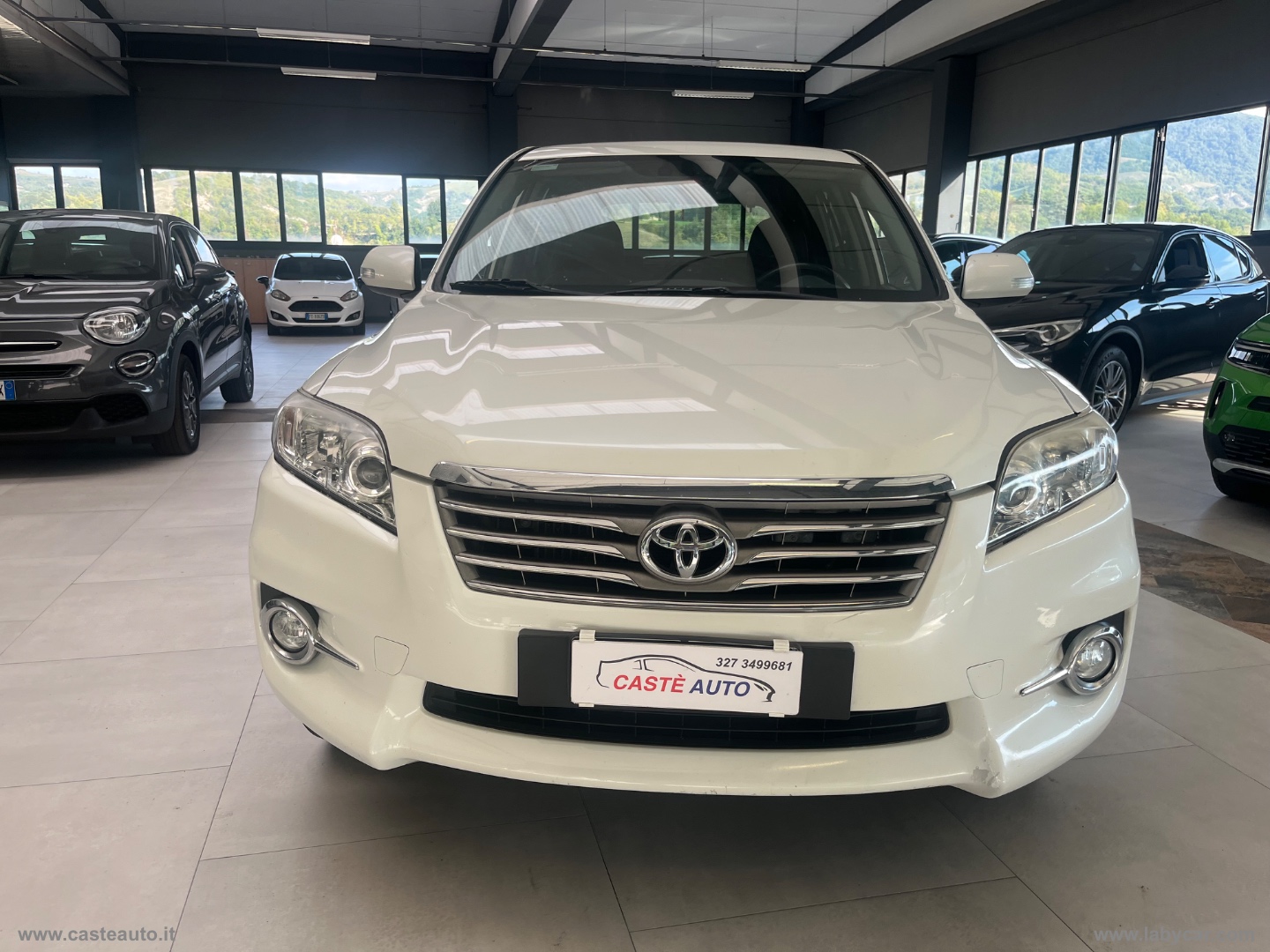RAV4 Crossover 2.2 D-Cat A/T 150 CV Lux. - immagine 2