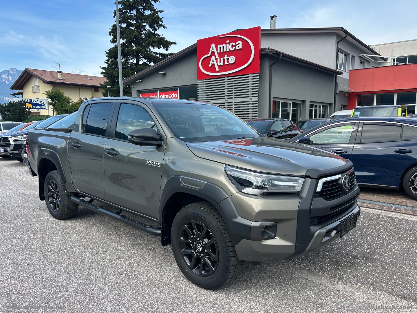 Hilux 2.8 D-4D 48V A/T 4WD DC Invincible - immagine 2
