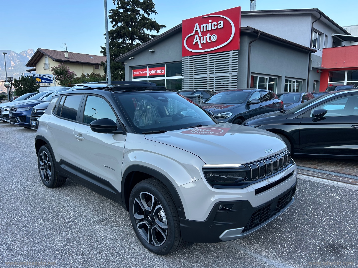 Avenger 1.2 Turbo 110CV e-Hybr. Summit VERNICE BICOLORE GRIGIO STONE/TETTO NERO - immagine 2