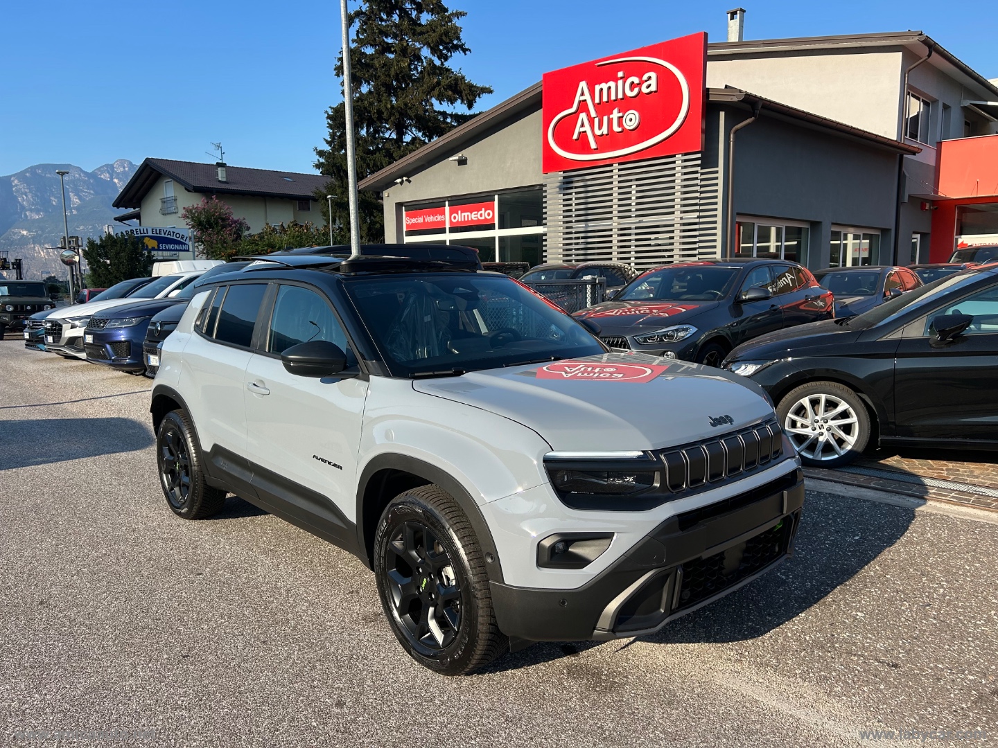 Avenger 1.2 Turbo 145cv e-Hyb.4xe Overand VERNICE BICOLORE GRIGIO STORM/TETTO NERO - immagine 2