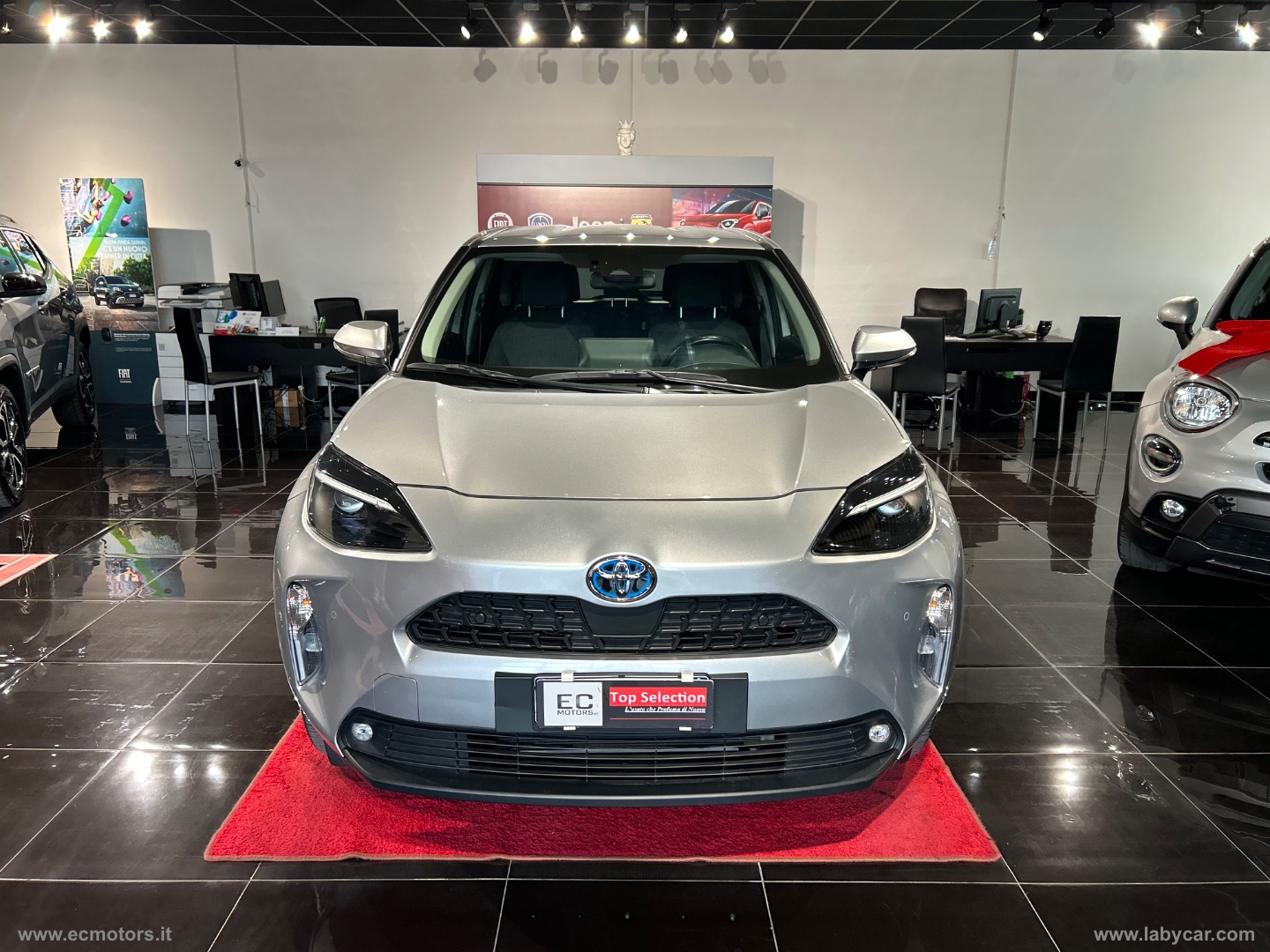 Yaris Cross 1.5 Hybrid 5p. E-CVT Busin. - immagine 2