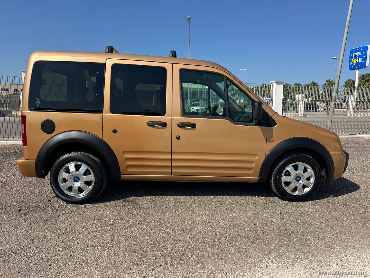 Tourneo CONNECT 200S 1.8 TDCi/110CV 5 POSTI - immagine 2