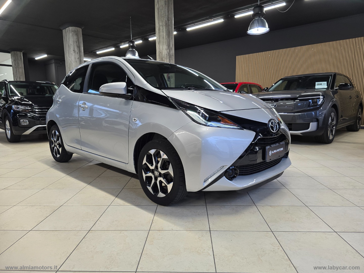 Aygo 1.0 VVT-i 69 CV 5p. x-play TSS - immagine 2