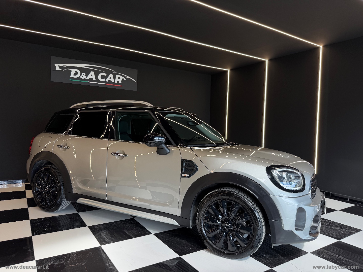 Mini Cooper D Essential Countryman - immagine 2