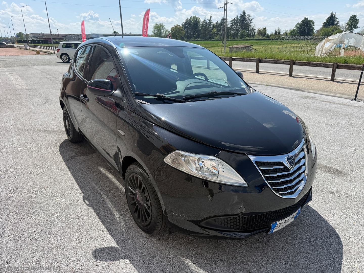 Ypsilon 1.2 69 CV 5p. GPL Ecochic Silver MOLTO BEN TENUTA - immagine 2