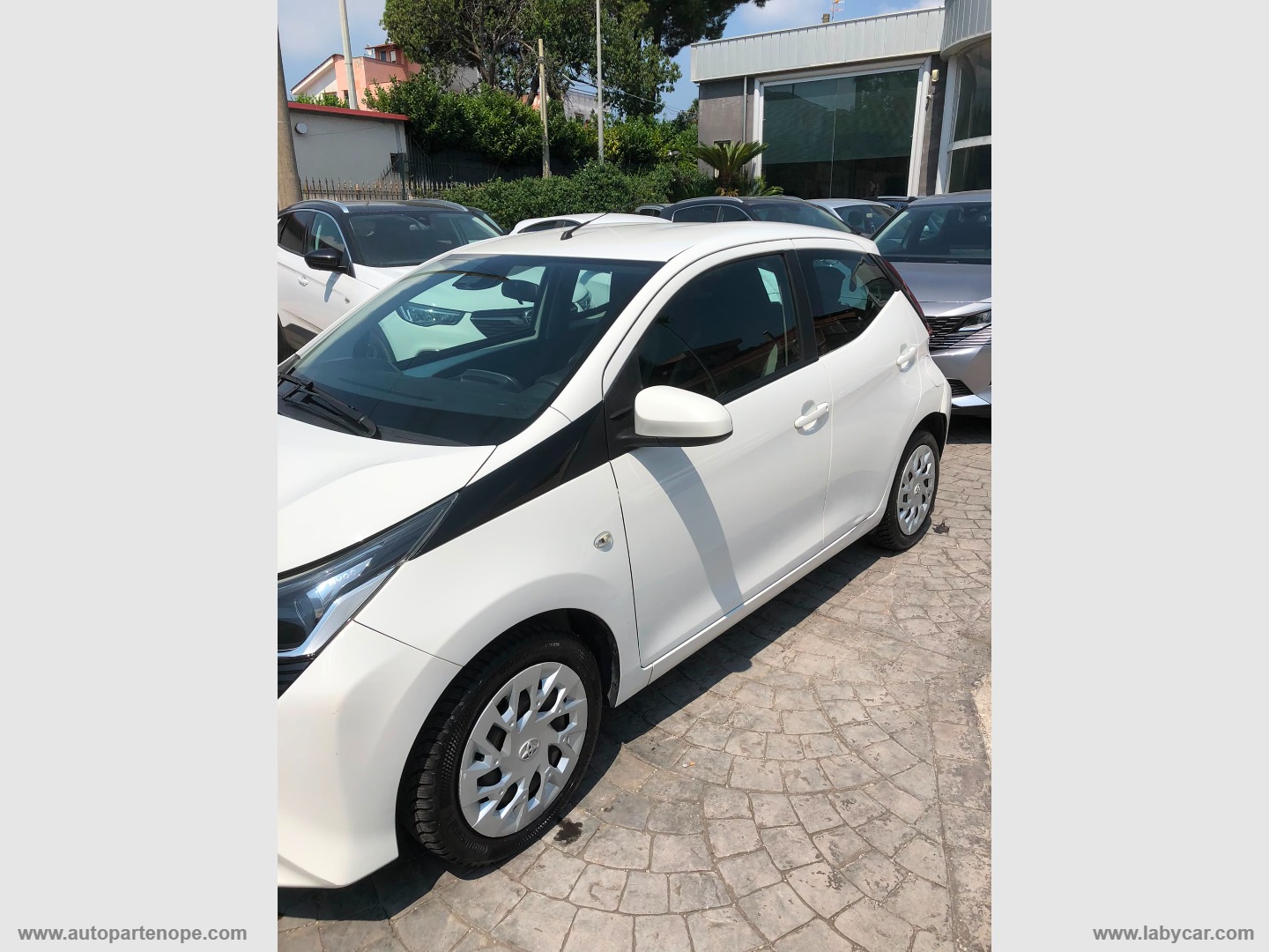 Aygo Connect 1.0 VVT-i 72 CV 5p. x-play - immagine 2